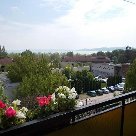 Liliom Apartments Balatonfuered Eksteriør billede