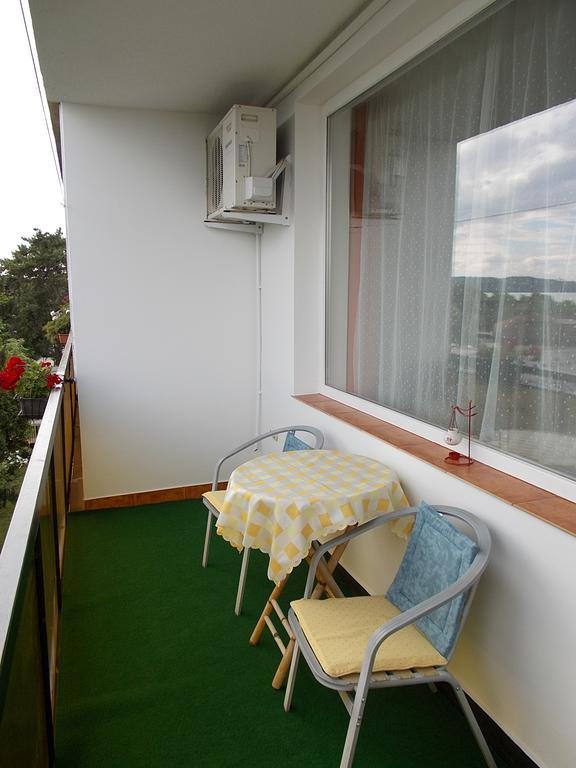 Liliom Apartments Balatonfuered Værelse billede