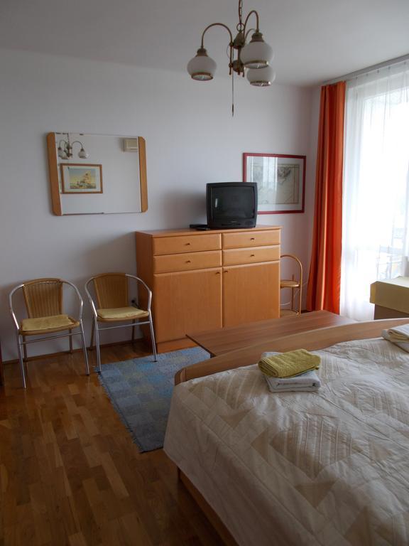 Liliom Apartments Balatonfuered Eksteriør billede